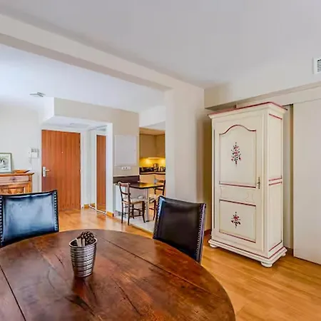 1 Bedroom Beautiful In Apartment